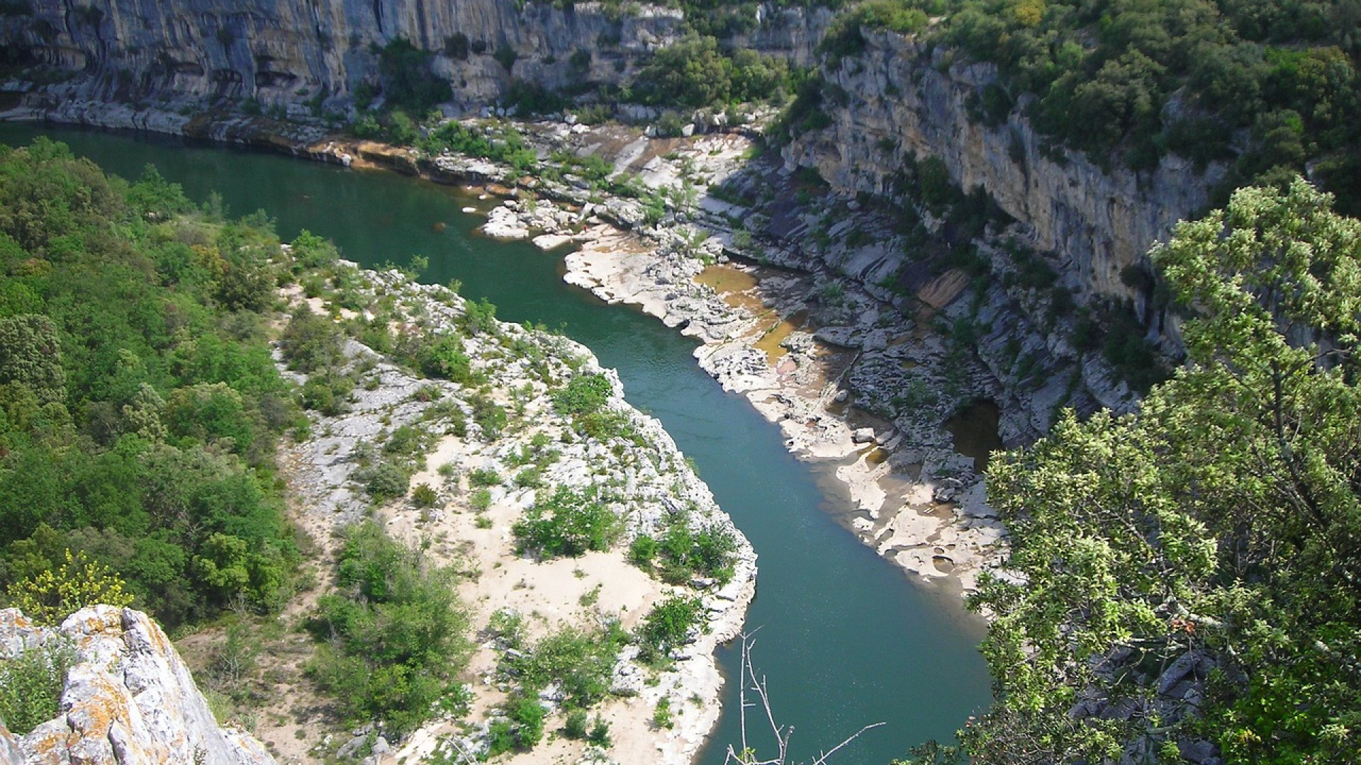 vacances-en-ardeche-choisir-un-camping-pour-le-confort-et-les-activites